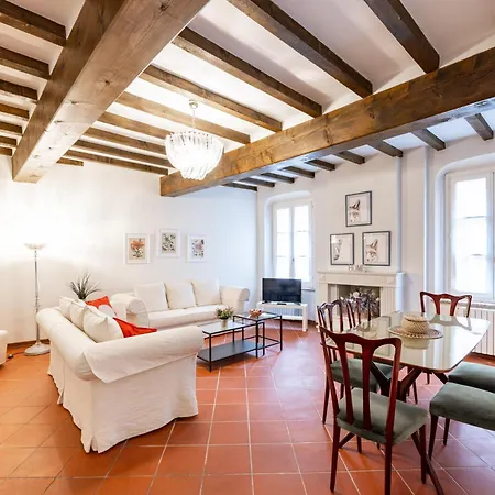 Guesthost - Large In The Historic Center Of Apartment