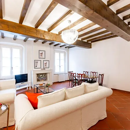 Guesthost - Large In The Historic Center Of Apartment *