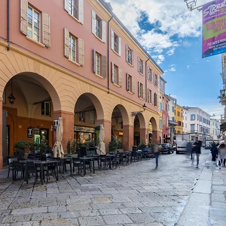 Guesthost - Large In The Historic Center Of شقة بارما