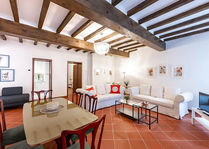 Guesthost - Large In The Historic Center Of Parma